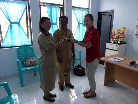 Pelayanan Kesehatan oleh Tamu dari Amerika